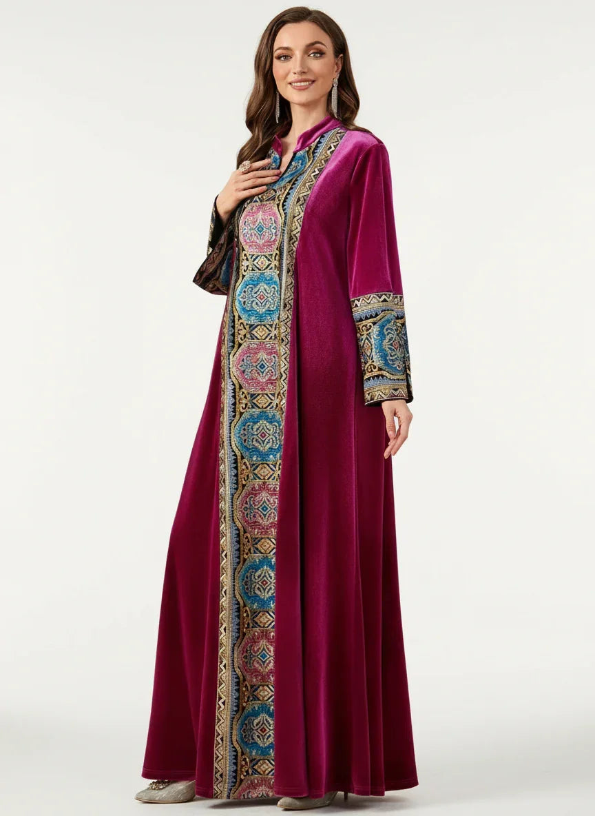 Robe longue bordeaux en velours avec broderie colorée style traditionnel et manches longues